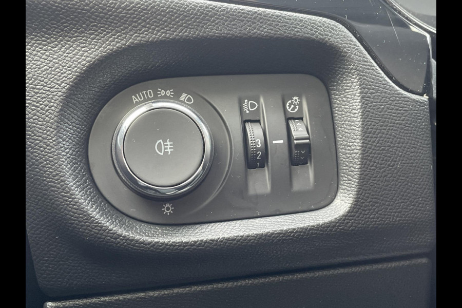 Opel Corsa 1.2 Level 3 | Two-tone | Camera | Apple Carplay & Android auto