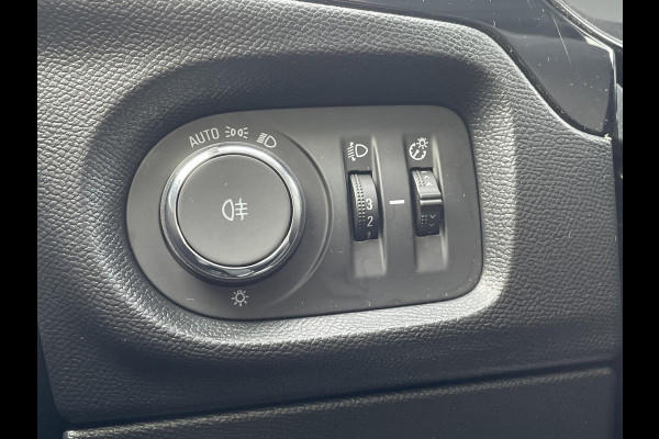 Opel Corsa 1.2 Level 3 | Two-tone | Camera | Apple Carplay & Android auto