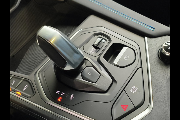 Lynk & Co 01 1.5 261PK Plug-in Hybrid * 360* camera Pano/dak Apple/Carplay Adaptive/Cruise Rijklaar + Fabrieksgarantie Henk Jongen Auto's in Helmond,  al 50 jaar service zoals 't hoort!