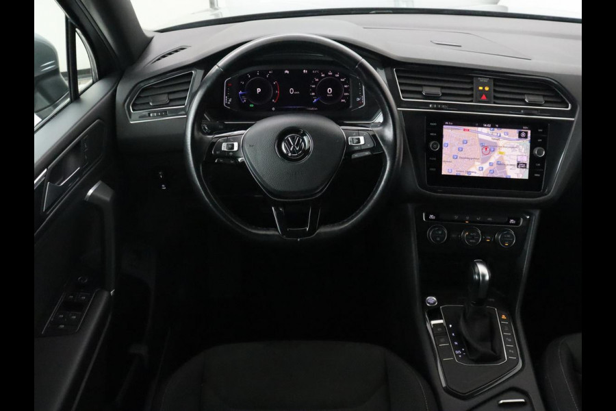 Volkswagen Tiguan Allspace 1.5 TSI R Line 7-persoons | Carplay | Adaptive cruise | 19'' | Navigatie | Camera | Virtual Cockpit | Full LED | Keyless | Park Assist | DAB | Climate control