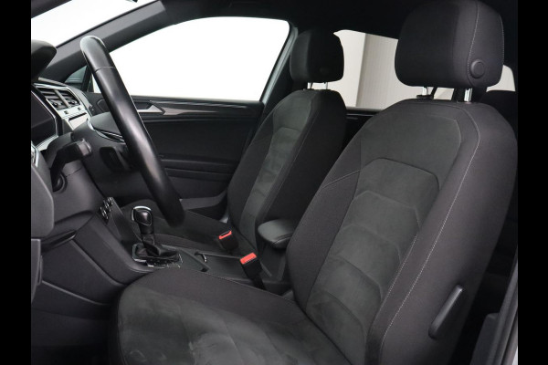 Volkswagen Tiguan Allspace 1.5 TSI R Line 7-persoons | Carplay | Adaptive cruise | 19'' | Navigatie | Camera | Virtual Cockpit | Full LED | Keyless | Park Assist | DAB | Climate control
