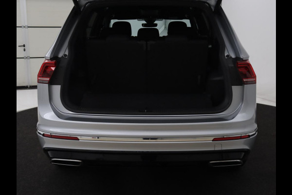 Volkswagen Tiguan Allspace 1.5 TSI R Line 7-persoons | Carplay | Adaptive cruise | 19'' | Navigatie | Camera | Virtual Cockpit | Full LED | Keyless | Park Assist | DAB | Climate control