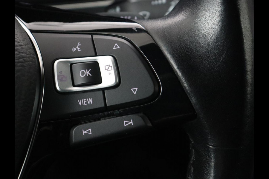 Volkswagen Tiguan Allspace 1.5 TSI R Line 7-persoons | Carplay | Adaptive cruise | 19'' | Navigatie | Camera | Virtual Cockpit | Full LED | Keyless | Park Assist | DAB | Climate control