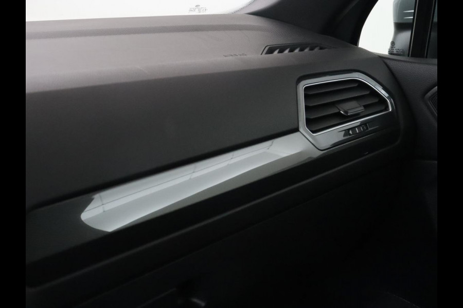 Volkswagen Tiguan Allspace 1.5 TSI R Line 7-persoons | Carplay | Adaptive cruise | 19'' | Navigatie | Camera | Virtual Cockpit | Full LED | Keyless | Park Assist | DAB | Climate control