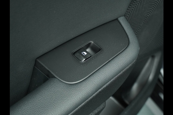 Kia Ceed Sportswagon 1.5 T-GDi DynamicPlusLine - Lichtmetalen Velgen - Stoel/Stuurverwarming - LED Koplampen - Navigatie - Fabrieksgarantie Tot 2031