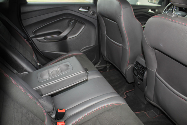 Ford Kuga 1.5-182pk EcoBoost ST-Line AWD-AUTOMAAT. Ideale caravantrekker: vierwielaangedreven automaat, trekgewicht 1.850kg ! Autm. airco dual, adapt. cruise cntrl, navigatie, telefoonvoorb., stoel- en voorraamverw., bi-xenon verl., lm wielen, camera, pdc v+a, Sony soundsyst., side- en laneassist etc.