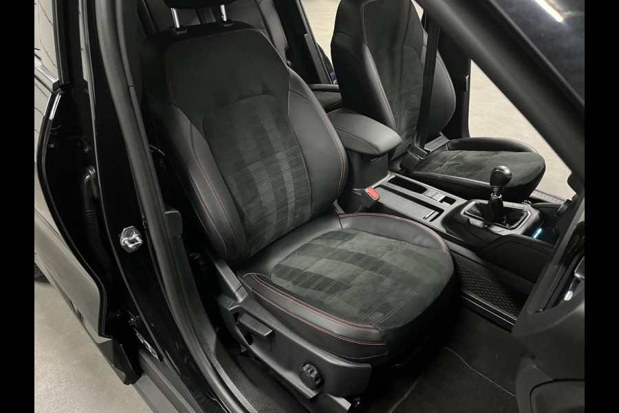 Ford Kuga 1.5 EcoBoost ST-Line X *1800 kg Trekgewicht | Open dak | Trekhaak | Adapt. cruise control | Carplay | Stuur-/Stoelverwarming