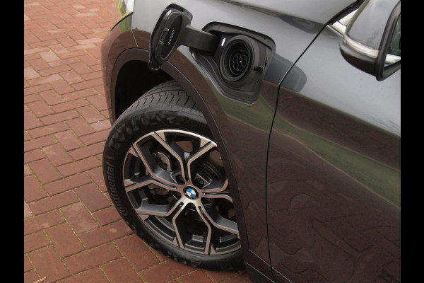 BMW X1 xDrive25e eDrive Edition | Head-Up Display | Harman Kardon | Apple Carplay | Sfeerverlichting | Trekhaak |