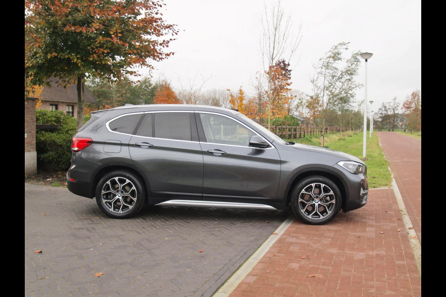 BMW X1 xDrive25e eDrive Edition | Head-Up Display | Harman Kardon | Apple Carplay | Sfeerverlichting | Trekhaak |