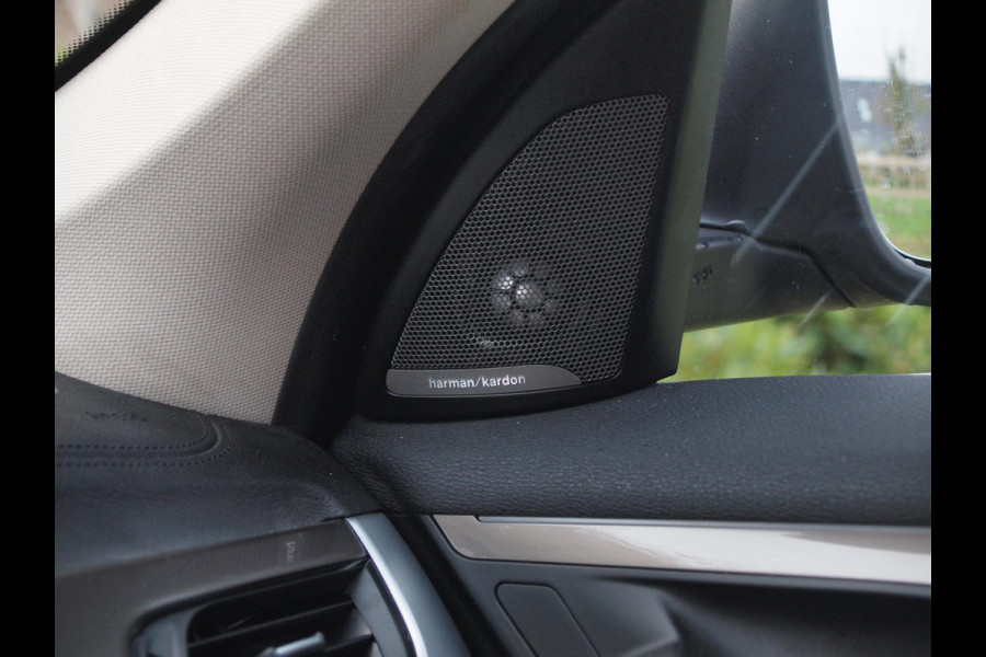 BMW X1 xDrive25e eDrive Edition | Head-Up Display | Harman Kardon | Apple Carplay | Sfeerverlichting | Trekhaak |