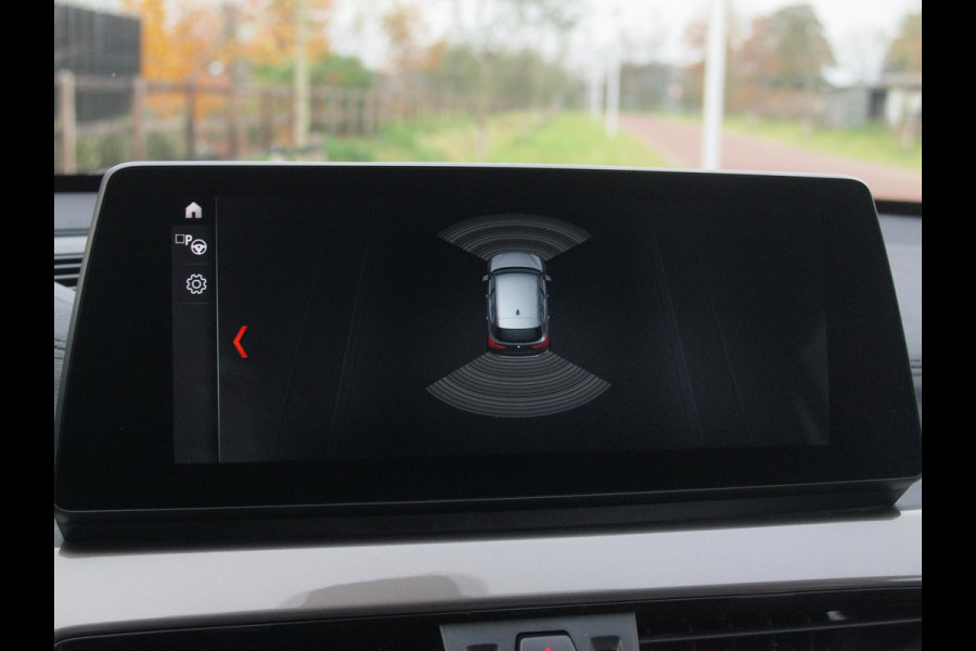 BMW X1 xDrive25e eDrive Edition | Head-Up Display | Harman Kardon | Apple Carplay | Sfeerverlichting | Trekhaak |