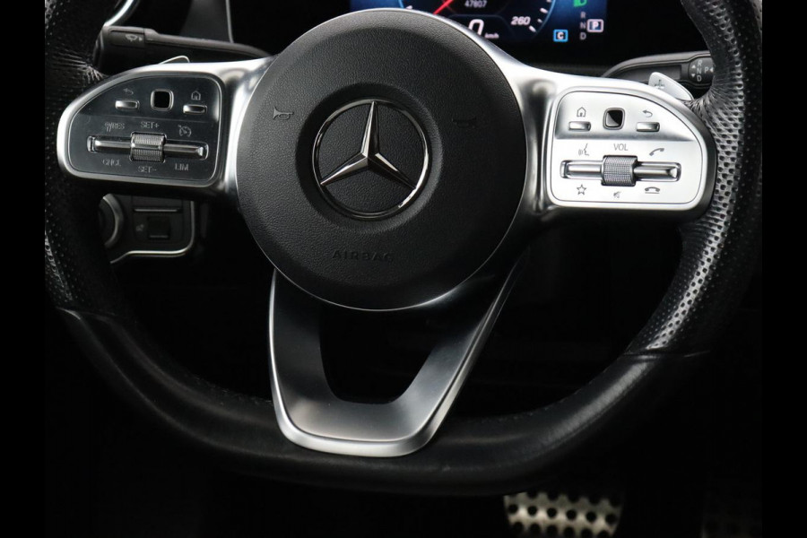 Mercedes-Benz A-Klasse 200 AMG | Two-Tone Leder | Stoelverwarming | Carplay | Camera | Navigatie | Park Assist | Full LED | Climate control | Cruise control