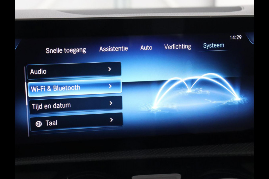 Mercedes-Benz A-Klasse 200 AMG | Two-Tone Leder | Stoelverwarming | Carplay | Camera | Navigatie | Park Assist | Full LED | Climate control | Cruise control