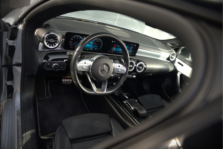 Mercedes-Benz CLA-Klasse Shooting Brake 250 e Edition | AMG Line | Panoramadak | Stoelverwarming | Camera | Keyless | Ambiance Verlichting | Cruise Control | Multibeam LED | BTW |