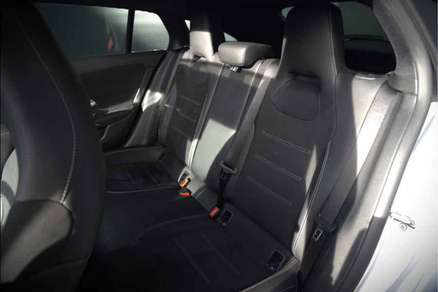 Mercedes-Benz CLA-Klasse Shooting Brake 250 e Edition | AMG Line | Panoramadak | Stoelverwarming | Camera | Keyless | Ambiance Verlichting | Cruise Control | Multibeam LED | BTW |