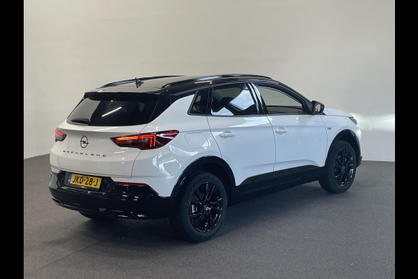 Opel Grandland 1.2 Turbo GS Auto. Navigatie Apple Carplay/Android Auto Camera Parkeersensoren achter Cruise Control Dodehoek assistent Stoel- en stuurverwarming Lichtmetalen velgen Virtual Cockpit Climate Control