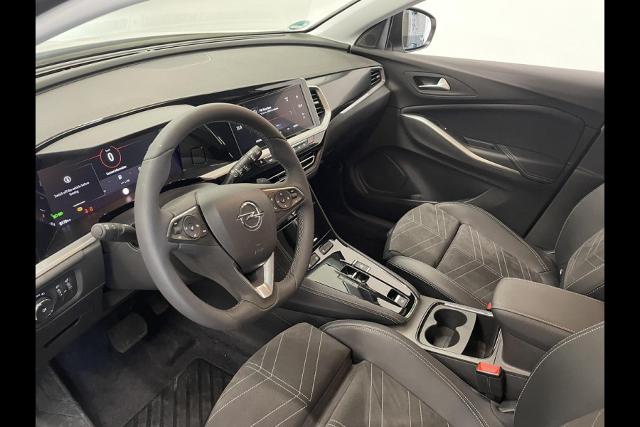 Opel Grandland 1.2 Turbo GS Auto. Navigatie Apple Carplay/Android Auto Camera Parkeersensoren achter Cruise Control Dodehoek assistent Stoel- en stuurverwarming Lichtmetalen velgen Virtual Cockpit Climate Control