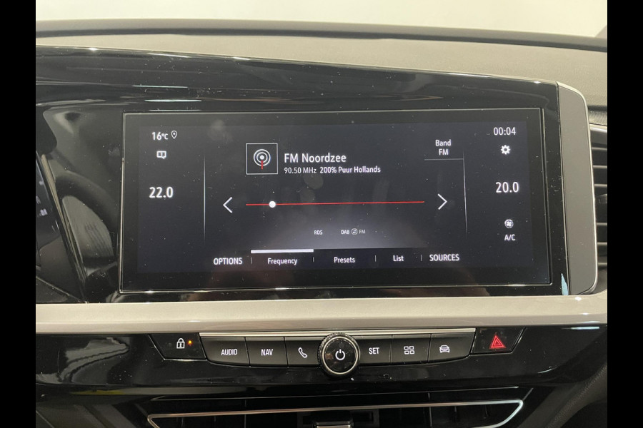 Opel Grandland 1.2 Turbo GS Auto. Navigatie Apple Carplay/Android Auto Camera Parkeersensoren achter Cruise Control Dodehoek assistent Stoel- en stuurverwarming Lichtmetalen velgen Virtual Cockpit Climate Control