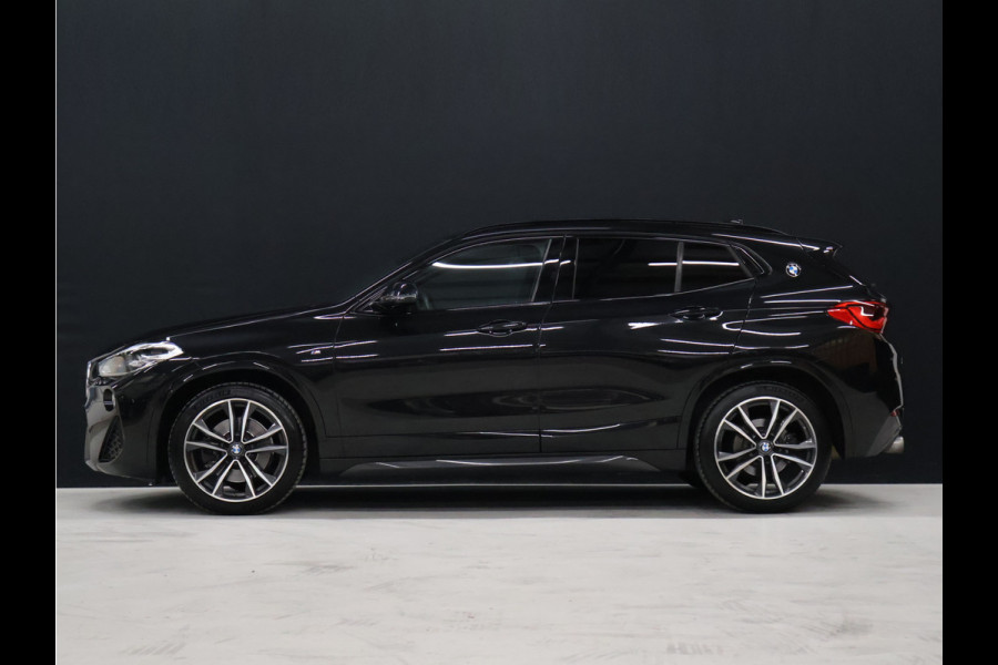 BMW X2 sDrive20i M Sport [TREKHAAK AFNEEMBAAR, MEMORY SEATS, APPLE CARPLAY, HARMAN/KARDON, HEAD-UP DISPLAY, SFEERVERLICHTING, PDC MET CAMERA, STOELVERWARMING, ELEKTRISCHE ACHTERKLEP, CRUISE CONTROL, NIEUWSTAAT]