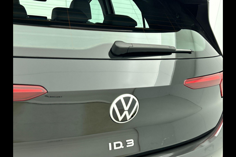 Volkswagen ID.3 Life 58 kWh Airco ECC Full LED Navi Carplay PDC VA+ Camera Adaptive Cruise Control 18" LM Velgen