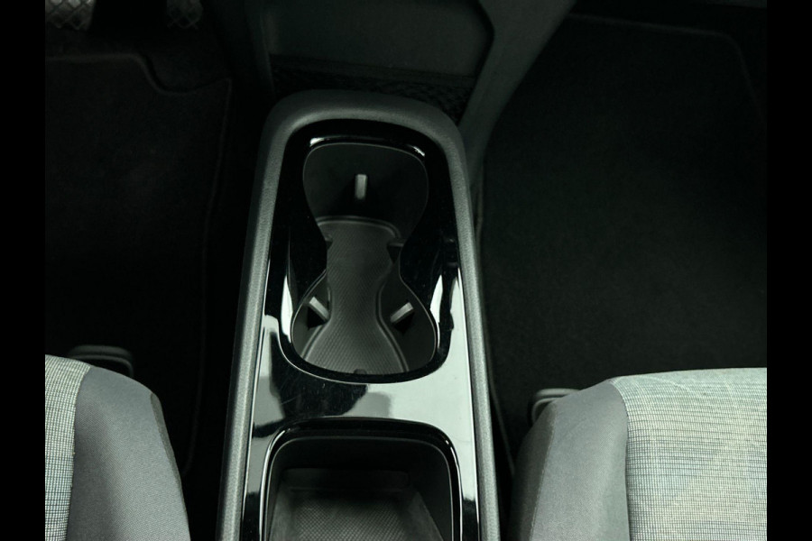 Volkswagen ID.3 Life 58 kWh Airco ECC Full LED Navi Carplay PDC VA+ Camera Adaptive Cruise Control 18" LM Velgen