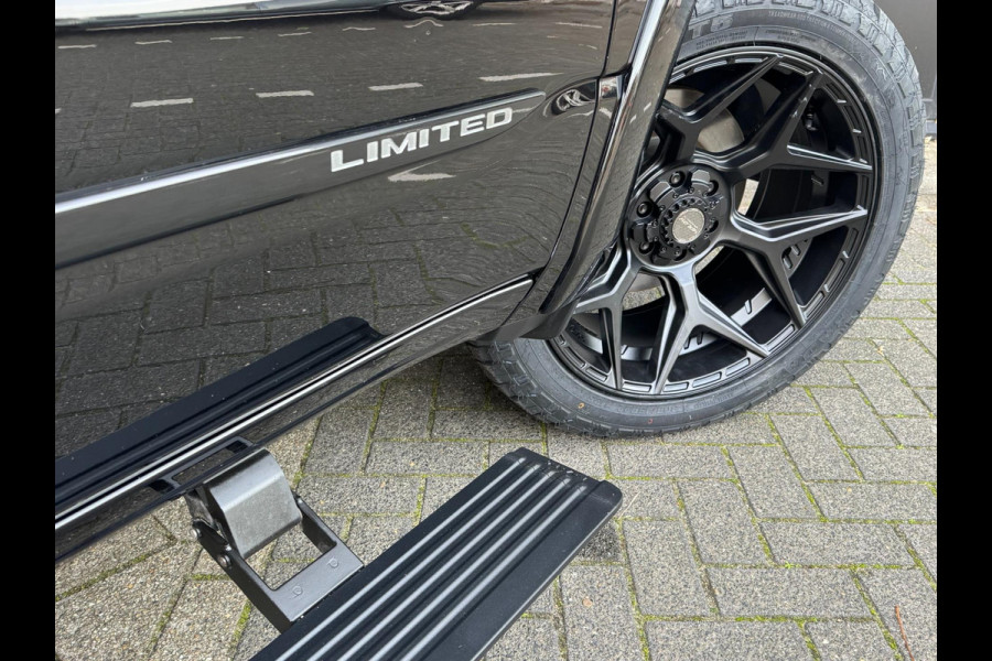 Dodge Ram 1500 Limited Night 5.7 V8 401PK 360cam 4X4 PANO Luchtvering