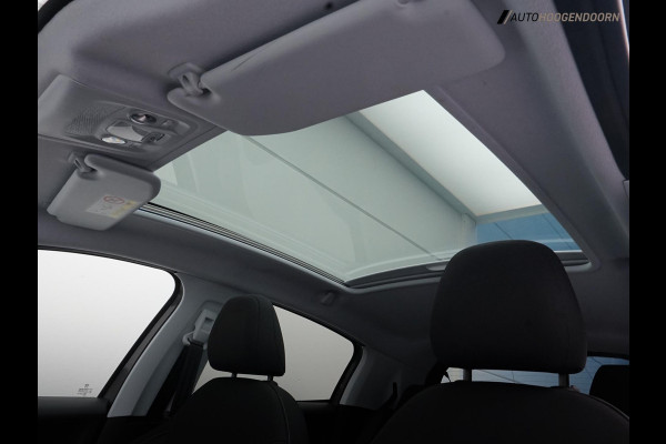 Peugeot 208 1.2 PureTech Allure Luxe (APPLE CARPLAY,PANORAMADAK,STOELVERWARMING,ACHTERUITRIJCAMERA,PARKEERSENSOREN,TOPCONDITIE)