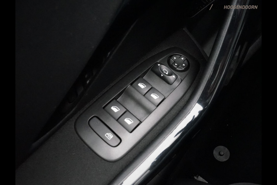 Peugeot 208 1.2 PureTech Allure Luxe (APPLE CARPLAY,PANORAMADAK,STOELVERWARMING,ACHTERUITRIJCAMERA,PARKEERSENSOREN,TOPCONDITIE)