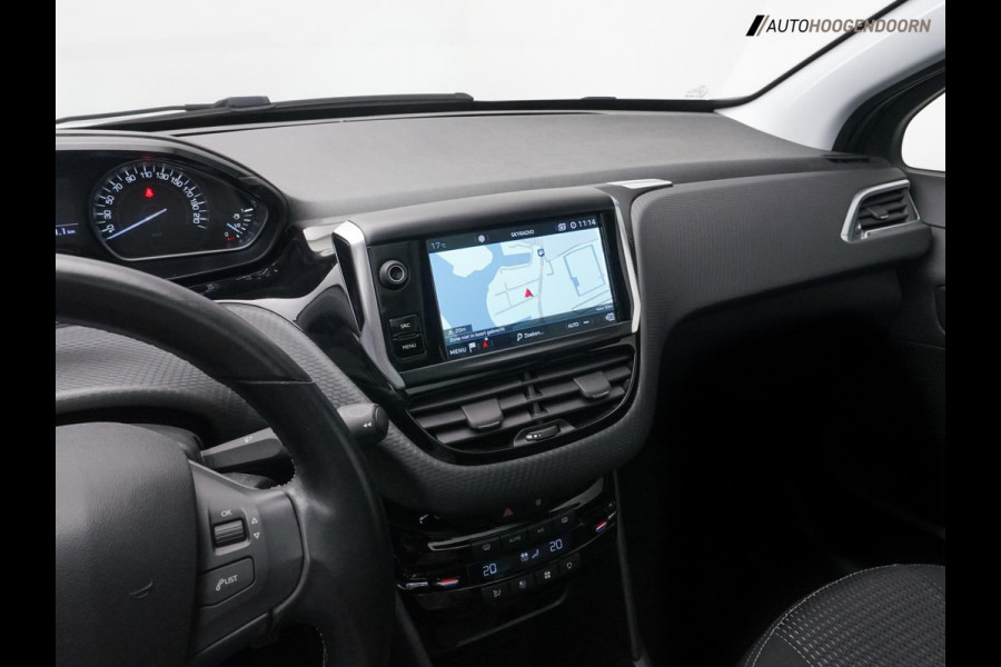 Peugeot 208 1.2 PureTech Allure Luxe (APPLE CARPLAY,PANORAMADAK,STOELVERWARMING,ACHTERUITRIJCAMERA,PARKEERSENSOREN,TOPCONDITIE)