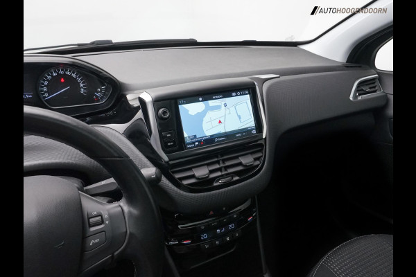 Peugeot 208 1.2 PureTech Allure Luxe (APPLE CARPLAY,PANORAMADAK,STOELVERWARMING,ACHTERUITRIJCAMERA,PARKEERSENSOREN,TOPCONDITIE)
