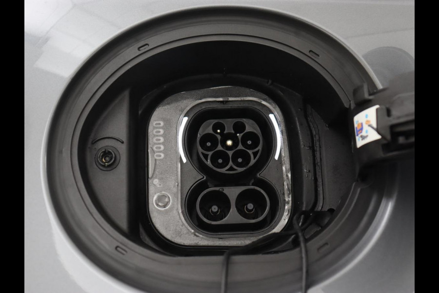 Fiat 500 Icon 42 kWh | Carplay | Cruise control | Climate control | Bluetooth | 16'' lichtmetalen velgen