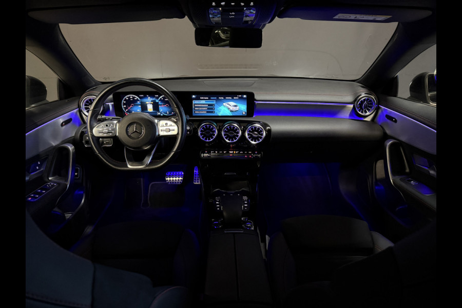 Mercedes-Benz CLA-Klasse Shooting Brake 180 Business Solution AMG Automaat | Sfeerverlichting | Camera | Trekhaak | Full LED | Stoelverwarming | Navi