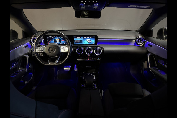 Mercedes-Benz CLA-Klasse Shooting Brake 180 Business Solution AMG Automaat | Sfeerverlichting | Camera | Trekhaak | Full LED | Stoelverwarming | Navi
