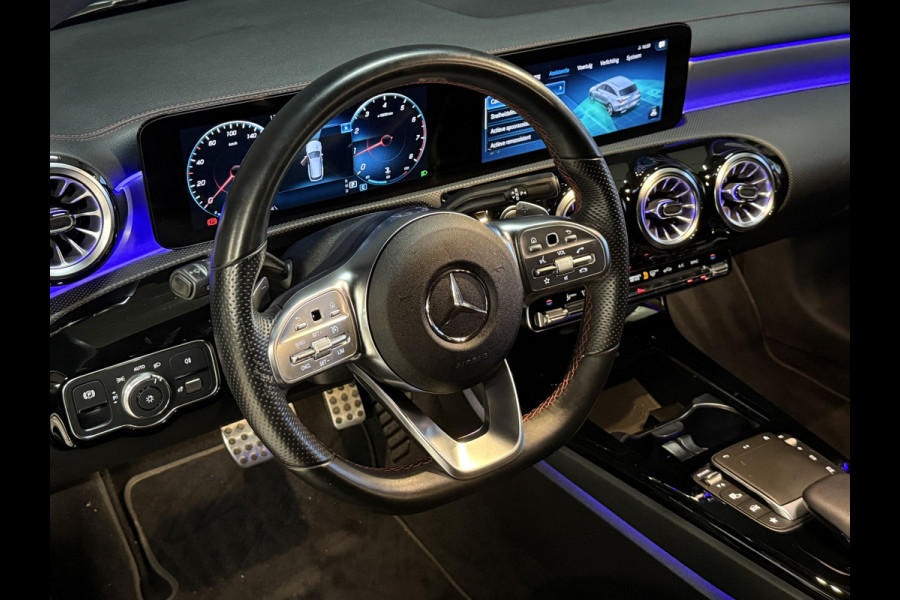 Mercedes-Benz CLA-Klasse Shooting Brake 180 Business Solution AMG Automaat | Sfeerverlichting | Camera | Trekhaak | Full LED | Stoelverwarming | Navi