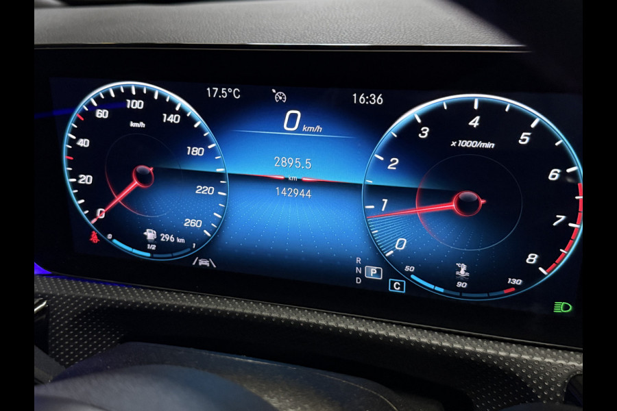 Mercedes-Benz CLA-Klasse Shooting Brake 180 Business Solution AMG Automaat | Sfeerverlichting | Camera | Trekhaak | Full LED | Stoelverwarming | Navi