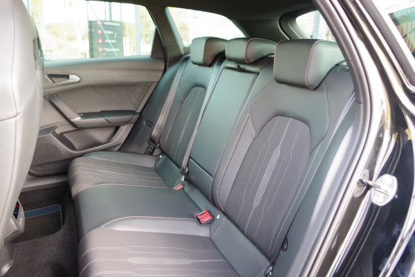 CUPRA Leon Sportstourer 1.4 e-Hybrid 204 PK Adrenaline PHEV, Trekhaak, Winterpakket, Adap. Cruise Control, Carplay