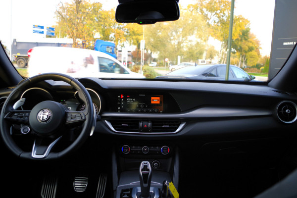 Alfa Romeo Stelvio 2.0 T 280 PK AWD Q4 Veloce, Adap. Onderstel, Panoramadak, Trekhaak, H/K Sound, Lederen Sportstoelen
