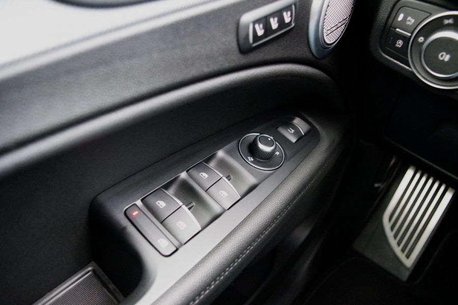Alfa Romeo Stelvio 2.0 T 280 PK AWD Q4 Veloce, Adap. Onderstel, Panoramadak, Trekhaak, H/K Sound, Lederen Sportstoelen