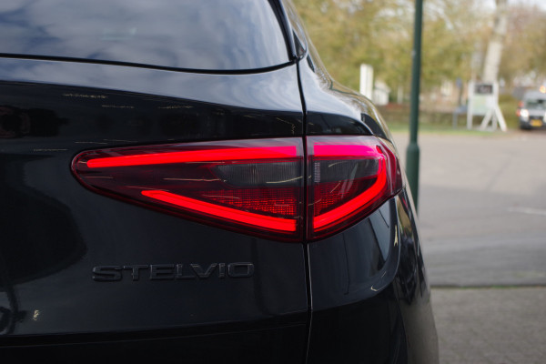 Alfa Romeo Stelvio 2.0 T 280 PK AWD Q4 Veloce, Adap. Onderstel, Panoramadak, Trekhaak, H/K Sound, Lederen Sportstoelen