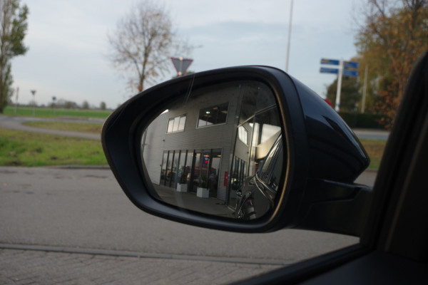 Alfa Romeo Stelvio 2.0 T 280 PK AWD Q4 Veloce, Adap. Onderstel, Panoramadak, Trekhaak, H/K Sound, Lederen Sportstoelen