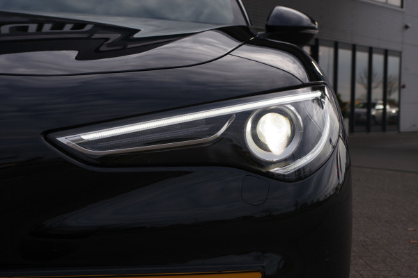 Alfa Romeo Stelvio 2.0 T 280 PK AWD Q4 Veloce, Adap. Onderstel, Panoramadak, Trekhaak, H/K Sound, Lederen Sportstoelen