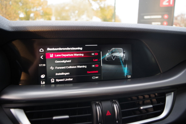 Alfa Romeo Stelvio 2.0 T 280 PK AWD Q4 Veloce, Adap. Onderstel, Panoramadak, Trekhaak, H/K Sound, Lederen Sportstoelen