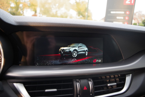 Alfa Romeo Stelvio 2.0 T 280 PK AWD Q4 Veloce, Adap. Onderstel, Panoramadak, Trekhaak, H/K Sound, Lederen Sportstoelen