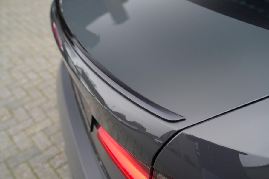 BMW 3-serie 330e High Executive | M-pakket | Facelift 2025 | Widescreen Groot Navi | Camera |