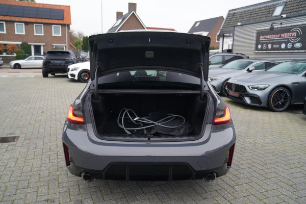 BMW 3-serie 330e High Executive | M-pakket | Facelift 2025 | Widescreen Groot Navi | Camera |