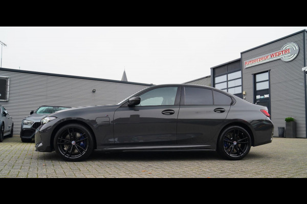 BMW 3-serie 330e High Executive | M-pakket | Facelift 2025 | Widescreen Groot Navi | Camera |