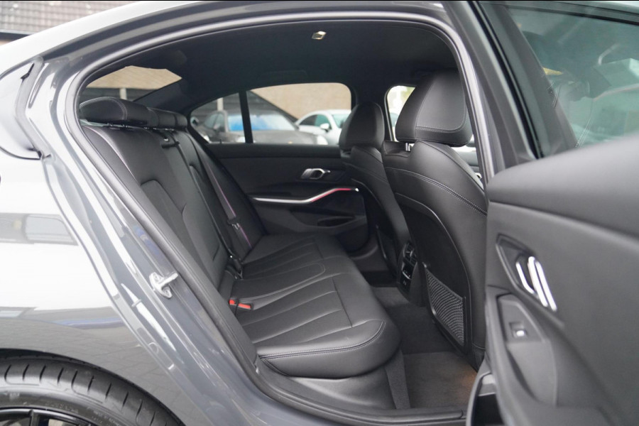 BMW 3-serie 330e High Executive | M-pakket | Facelift 2025 | Widescreen Groot Navi | Camera |