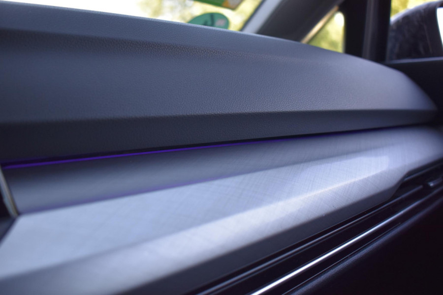 Volkswagen Golf 1.5 TSI Life Business Lane ACC Keyless StuurVerw. Stoelvw