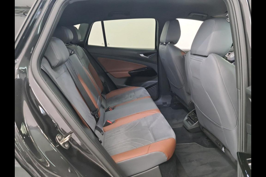 Volkswagen ID.4 First 77 kWh | Stoelverwarming | Stuurverwarming | Trekhaak | Warmtepomp | Adaptive Cruise Control | Navigatie | Apple Carplay | Keyless | Camera | Parkersensoren |