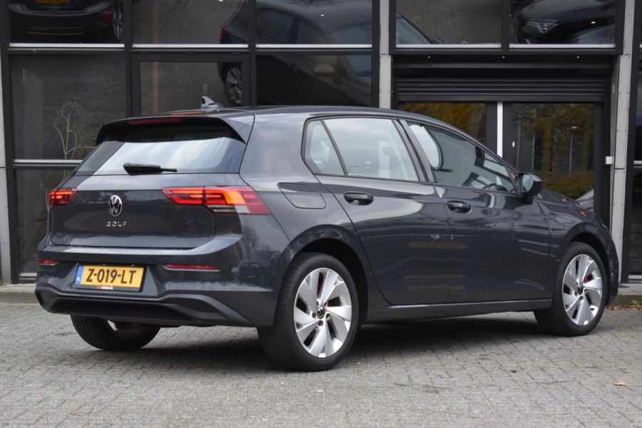 Volkswagen Golf 1.5 TSI Life Business Lane ACC Keyless StuurVerw. Stoelvw